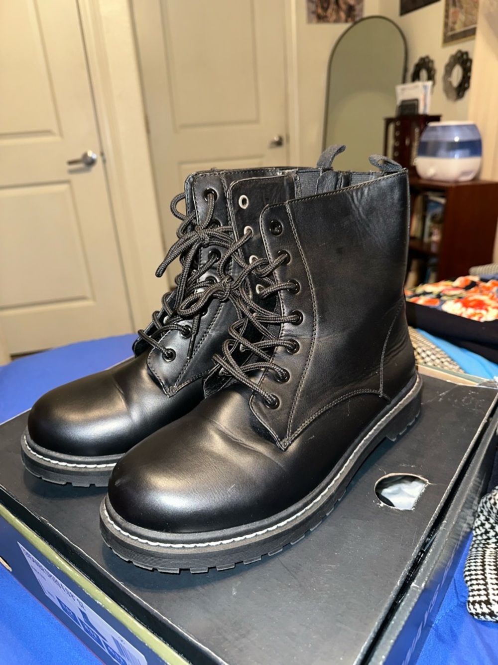 Women’ Black Leather Lace-Up Combat Boots